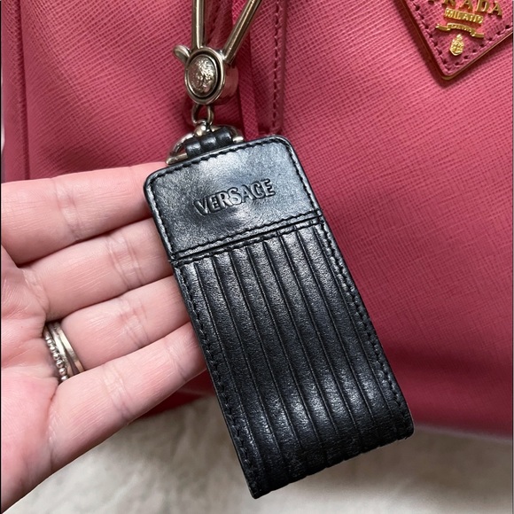 Authentic Gianni Versace Vintage Medusa Black Leather Key Holder / Bag Charm - Picture 7 of 11